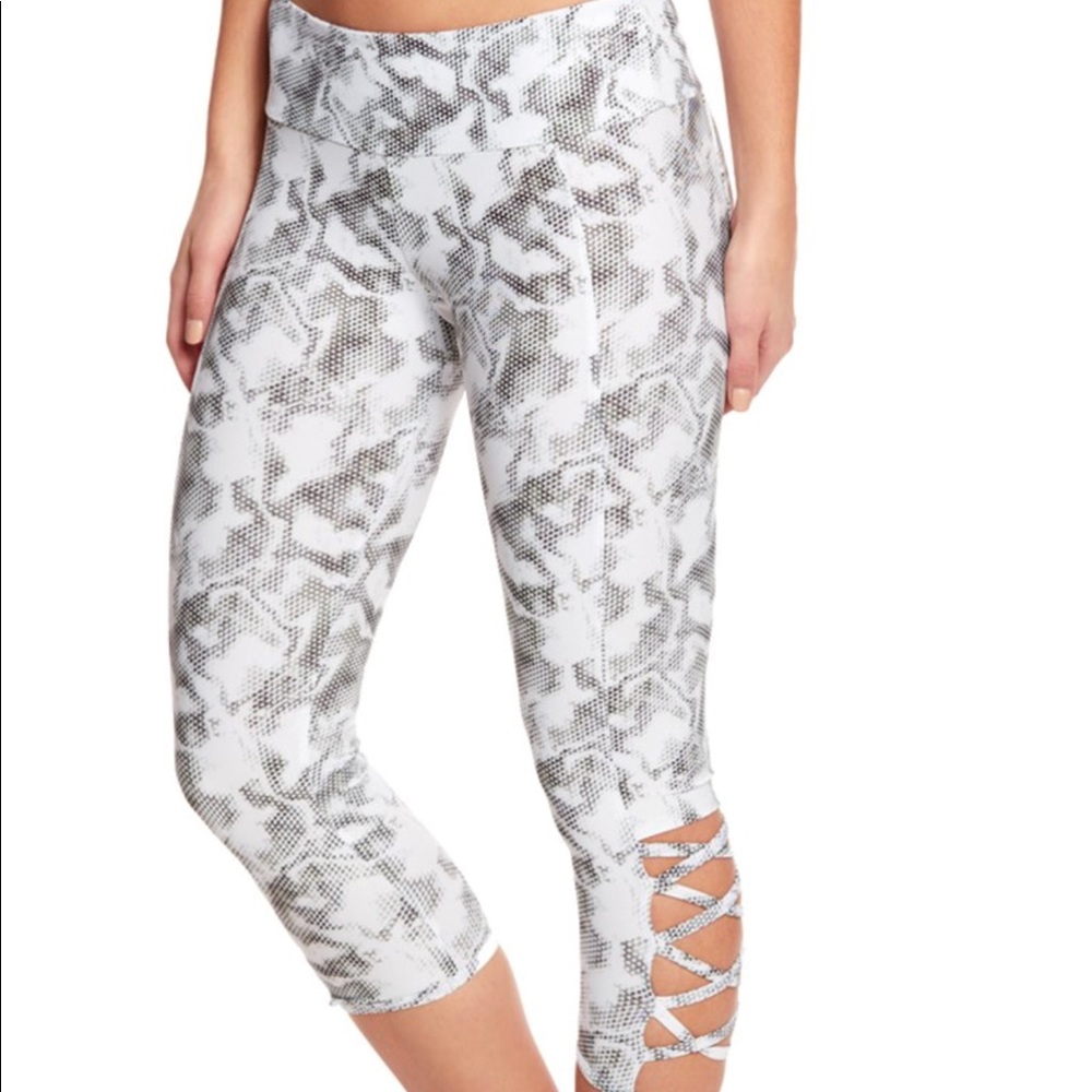 Onzie Capri Leggings